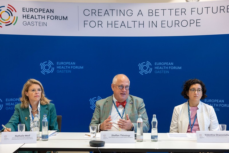 Rapporteur_FR's tweet photo. L’industrie pharmaceutique met en garde : L’UE est à la traîne derrière les États-Unis et la Chine: Nous n'avons pas tiré les leçons de la pandémie de COVID, selon la directrice générale de l'EFPIA 

The post L’industrie pharmaceutique met en garde : L’UE est à… dlvr.​it/TVkJGl https://t.co/nxHbEtjlAs