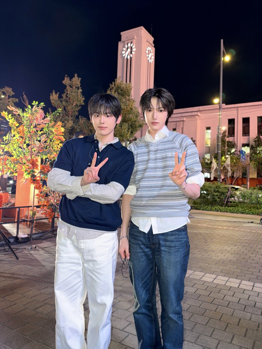 KEYVITUP_inkode's tweet photo. [📷] 261001(목) 퇴근길라이브 Behind 

처음 하는 버스킹이라 긴장도 많이 됐지만, 응원해주는 KEYPER가 있어서 든든했어요🥹
추운 날씨에도 함께해주신 KEYPER 정말 고마워요❣️

#TAEHWAN #HYUNMIN
#KEYVITUP #KVP #키빗업 https://t.co/guvW5FeeXF