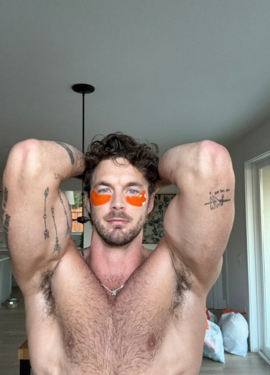 AlphaChrisgqd's tweet photo. What would you do??? Kiss me or lick my armpits? 🤤
Let me know 😁 https://t.co/bVvYiEVPkq