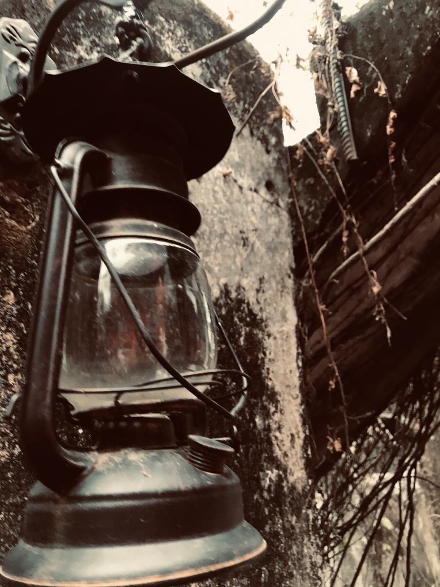 glyx_gx46397's tweet photo. [Tonight the dim light, old memories, the spade, and our secret kiss—all swirl in the haunting night]， https://t.co/Qc3z3tqVXh