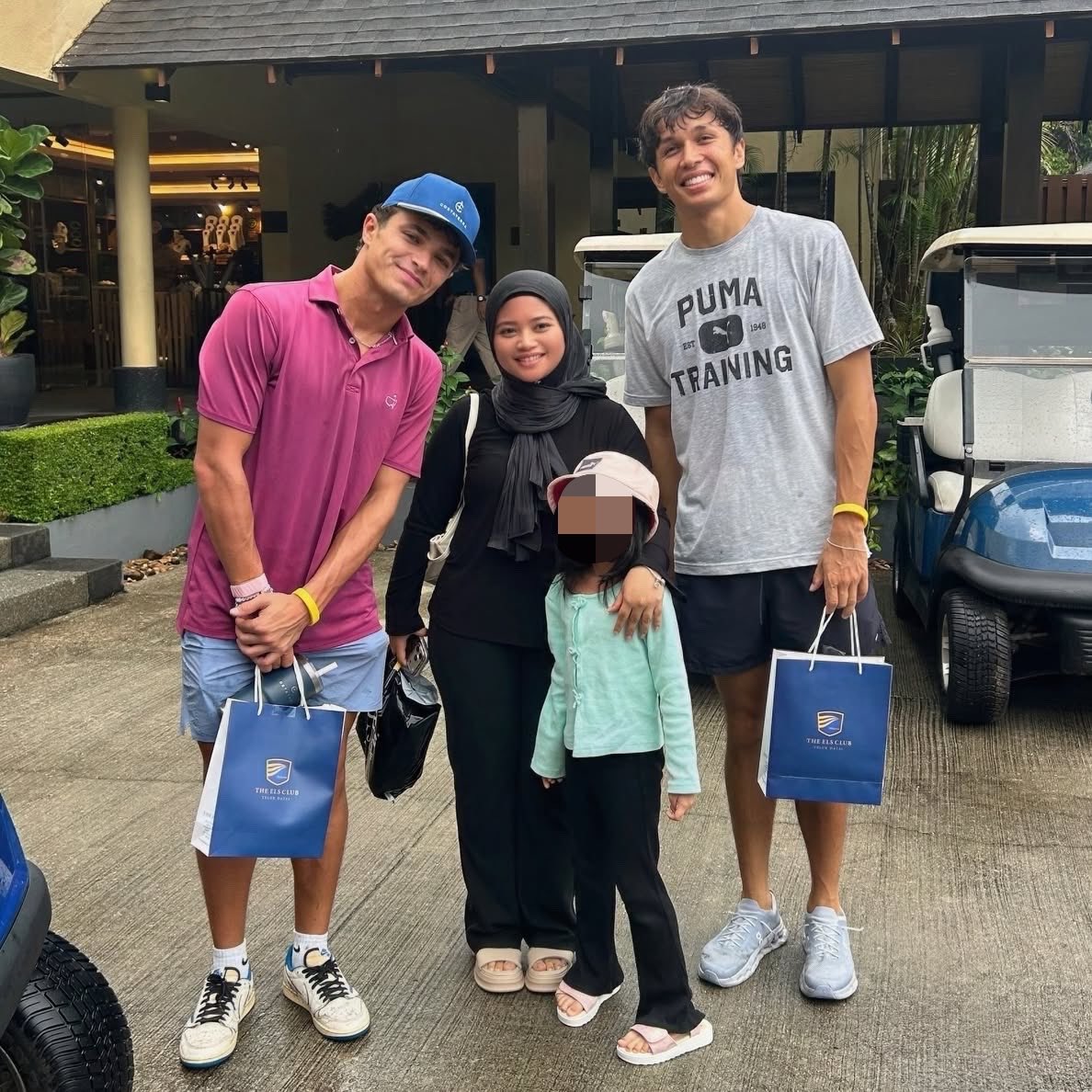 ln4norris's tweet photo. lando and alex with fans from the golf trip 🩷 https://t.co/Q0l2kekANi
