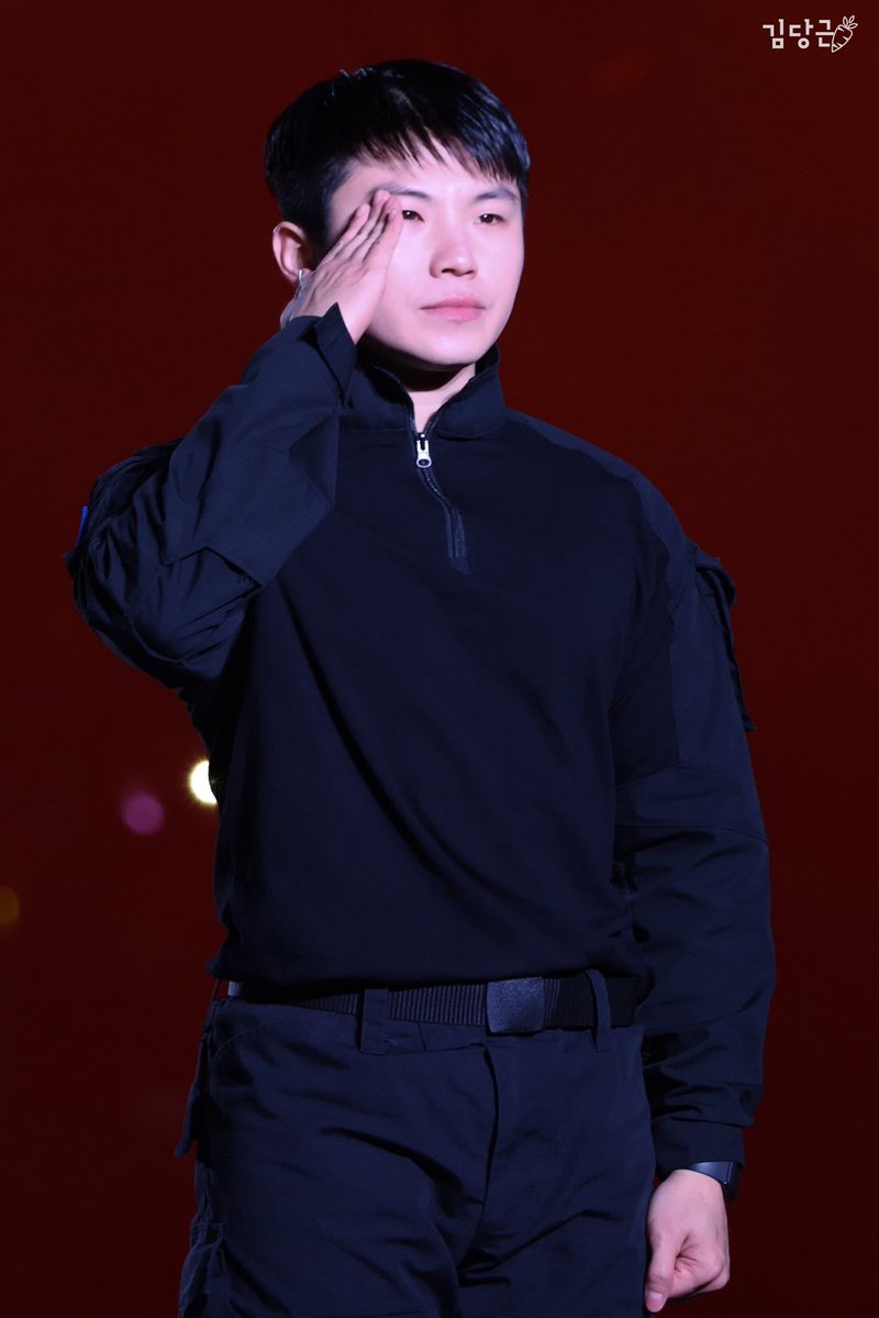 erin_carrot's tweet photo. 261001 지상군 페스티벌 개막식
D-164 

지후니 오랜만이야🥺😭🫡

#우지 #WOOZI #ウジ #세븐틴 #SEVENTEEN https://t.co/YCvOEXIYZH