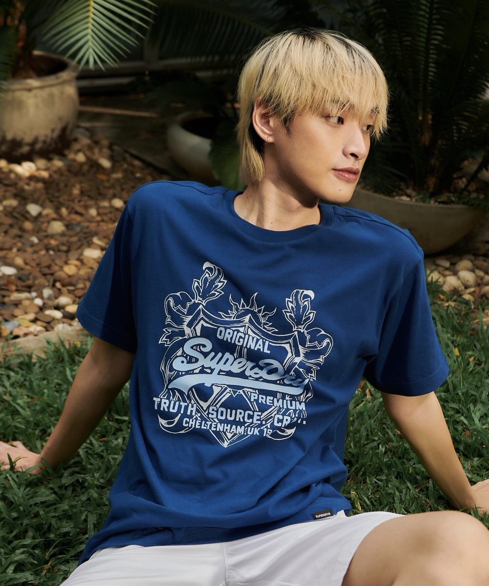 yushirho's tweet photo. บอสลุคนี้เราเสียแล้ว คือฮีหล่อจังอ่ะ อยากเห็นลุคทำผมสีอีก แล้วผมยาวโคตรดี ขออีกได้ม้าย ขอขโมยกรรไกรทั่วโลก ᵒ̴̶̷̥́ ·̫ ᵒ̴̶̷̣̥̀ ✂️ https://t.co/NlmJJntXIx