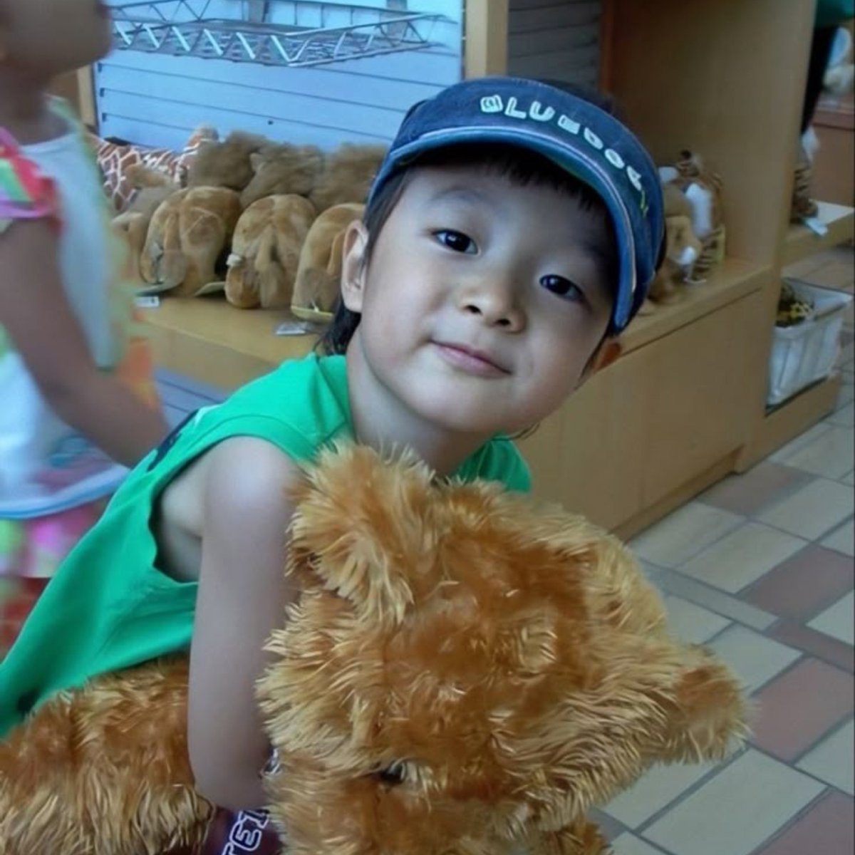hakpeachy's tweet photo. hello little boomi in his baseball cap https://t.co/HJYTZ8Nar7