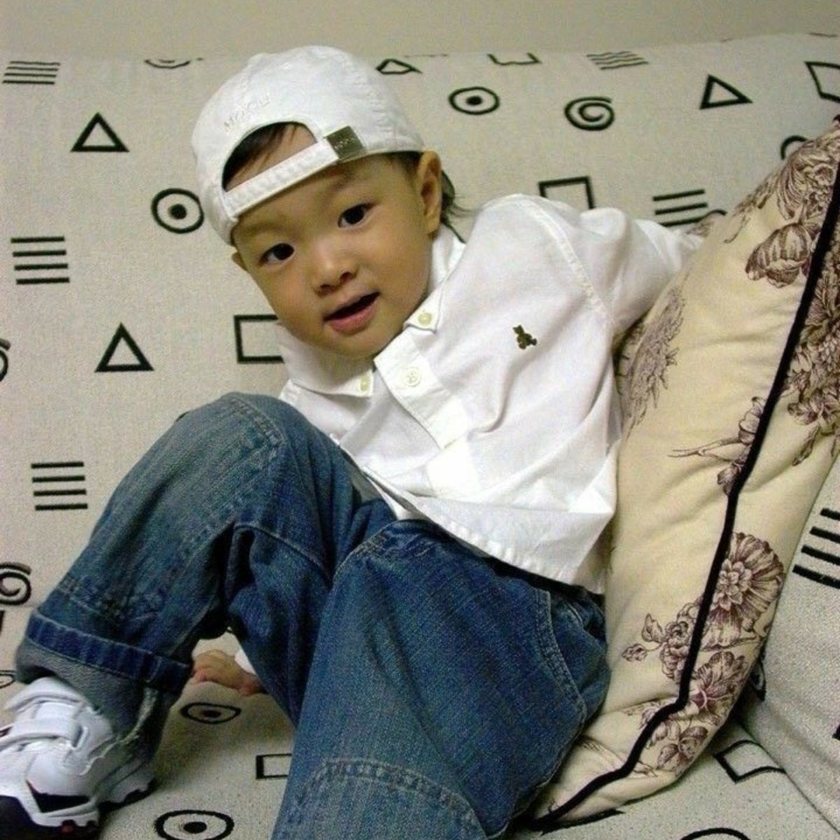 hakpeachy's tweet photo. hello little boomi in his baseball cap https://t.co/HJYTZ8Nar7