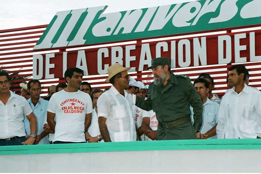 GrandaMorejon's tweet photo. 1/10/1990: #Fidel en Candelaria, #PinardelRío, hace 36 años, en el acto por el III Aniv del Contingente Blas Roca Calderío, en áreas donde sería construido el dique de la presa Bayate II. 

#100AñosConFidel 

#Cuba https://t.co/uiJZDWQXGj