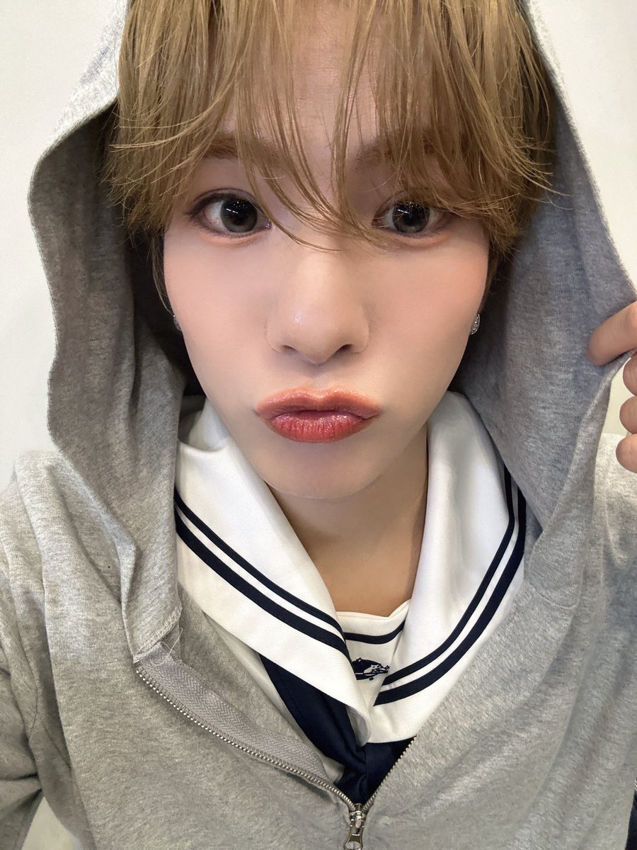 official_DXTEEN's tweet photo. [#谷口太一]
もうパーカーの季節だねっ

#DXTEEN #TANIGUCHITAICHI https://t.co/FKEAqFJpRm