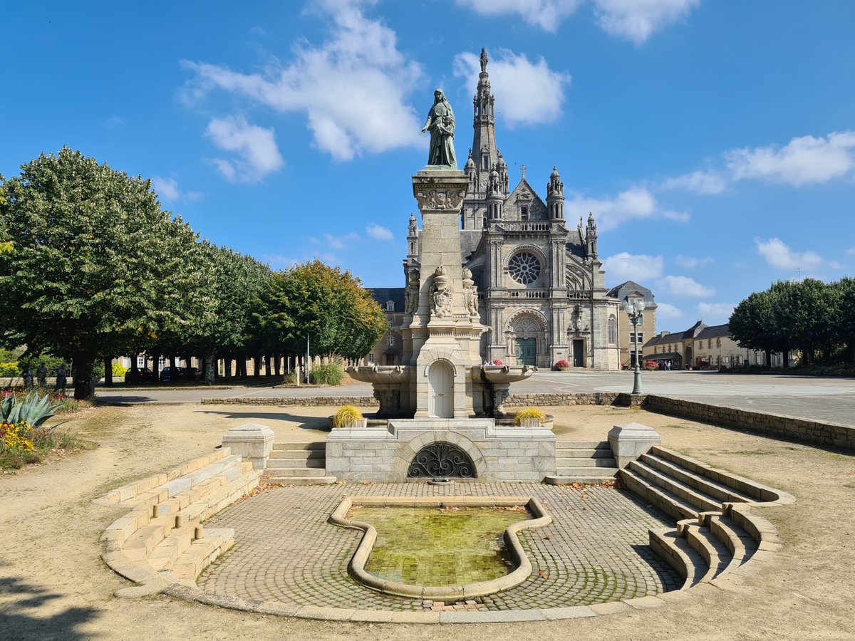 DuGolfe's tweet photo. Basilique Sainte-Anne-d'Auray
#Morbihan, #Bretagne https://t.co/yvcqeqNPpt