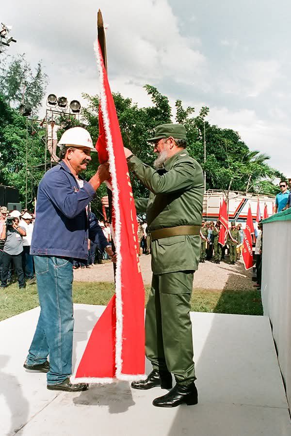 GrandaMorejon's tweet photo. 1/10/1990: #Fidel en Candelaria, #PinardelRío, hace 36 años, en el acto por el III Aniv del Contingente Blas Roca Calderío, en áreas donde sería construido el dique de la presa Bayate II. 

#100AñosConFidel 

#Cuba https://t.co/uiJZDWQXGj