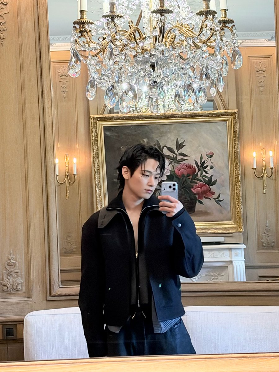 dailyljy's tweet photo. 261001 🐱💬 [19:54pm kst]

juyeon sent a photo

🐱 heading to the show now!
🐱 i’ll have fun and come back safely
🐱 thank you for cheering me on https://t.co/vvv5izMafK