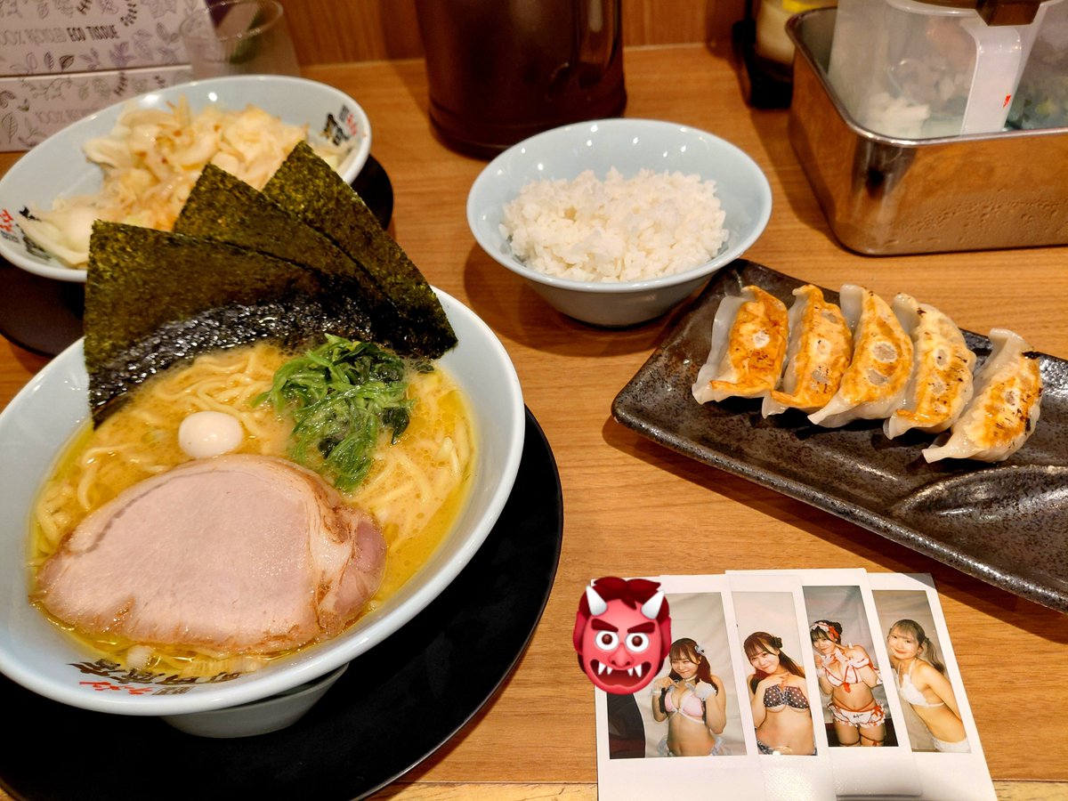 nabe3gm's tweet photo. 高速かっ飛ばして(ちょー安全運転)既に帰宅
途中でラーメン･餃子･ライス･もやキャベ🍜食べてきた
もう食えないし疲れたから風呂入って早く寝よ(今日は日本酒の日なので飲む気でいたけど……)
なんか明日どっか行くんだったっけな???
お二人さん😊お疲れ様でした😌暑かったけど楽しかったよ♪ https://t.co/IpRROGxLPG