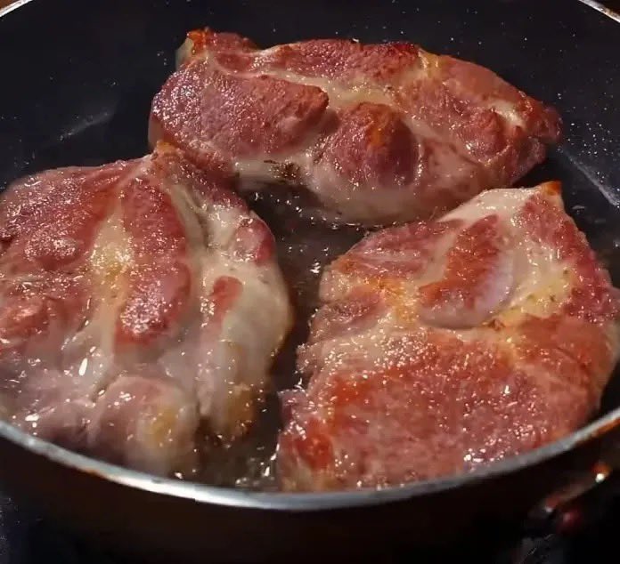 MewReview23's tweet photo. เลิกงานเกือบ 6โมงเย็น มาทำหมูสันคอเคี่ยวสับปะรด 

หมูนุ่มละลายในปาก หวานเค็มกลมกล่อมแบบสุดๆ ทำเป็กับแกล้มวันหยุดคือฟินมากแค่เพิ่มส่วนผสมอย่างหนึ่งลงไป รสชาติเปลี่ยนไปแบบรู้สึกได้ ใครชอบเมนูหมูห้ามพลาดเลยจ้า https://t.co/uZXTQ2IK8v