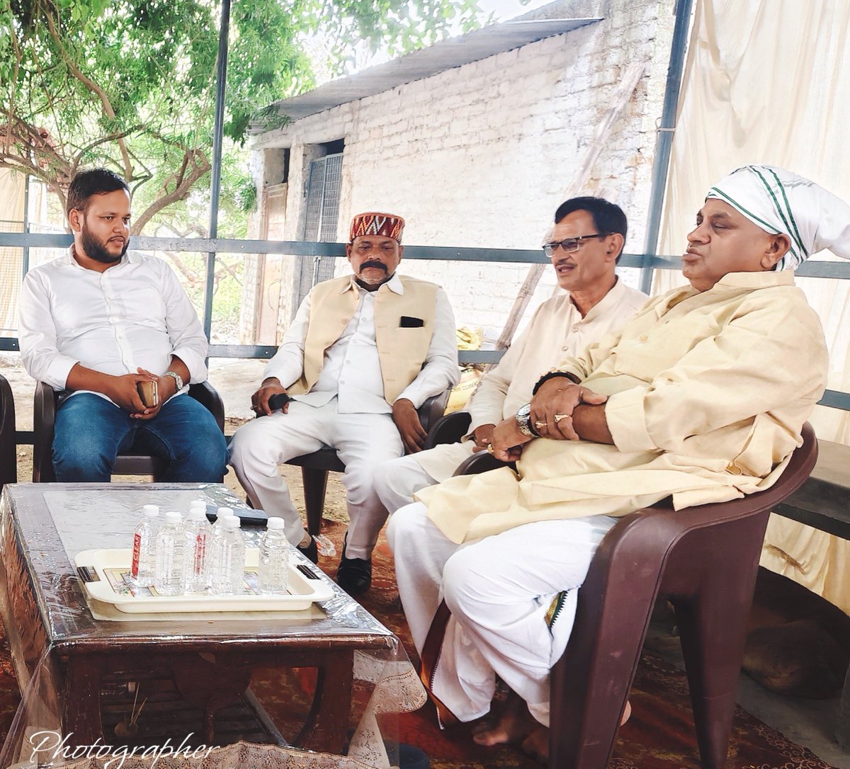 rldsonbhadr's tweet photo. #सोनभद्र 

  राष्ट्रीय लोक दल के राष्ट्रीय महासचिव एवं सदस्य केंद्रीय संसदीय बोर्ड आ० श्री @AnilDubeyRLD जी की माता जी के दुखद निधन पर आज पार्टी पदाधिकारियों ने जिलाध्यक्ष श्रीकांत त्रिपाठी जी के साथ अपनी भावांजलि अर्पित कर शोक संवेदना प्रकट की।

#RLD_Sonbhadra 

@jayantrld https://t.co/alUA8kLLlP