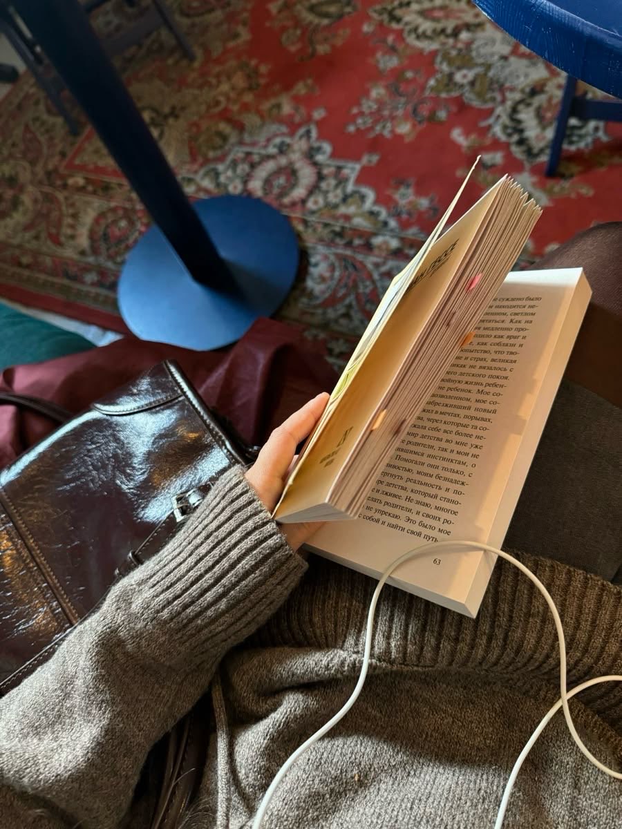 n4vidals's tweet photo. nada como uma manhã com café, livros e uma música boa https://t.co/gOlFJHfqnU