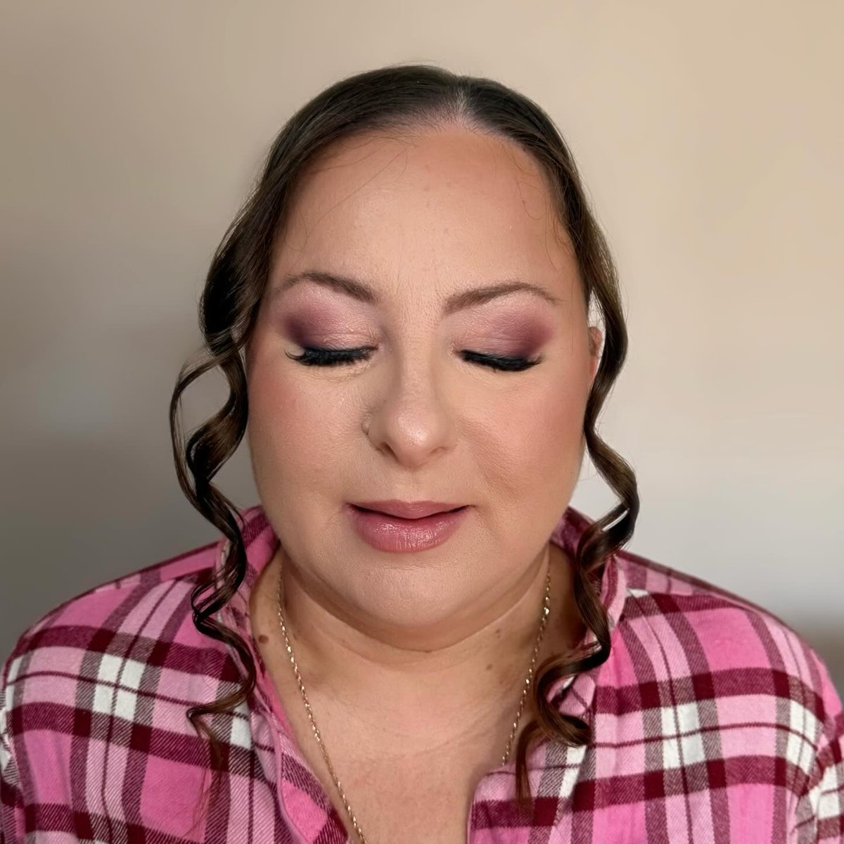 davidramirezgo1's tweet photo. H&amp;M beauty and fashion inspiration for makeup lovers. https://t.co/iOfTHmHZ1C