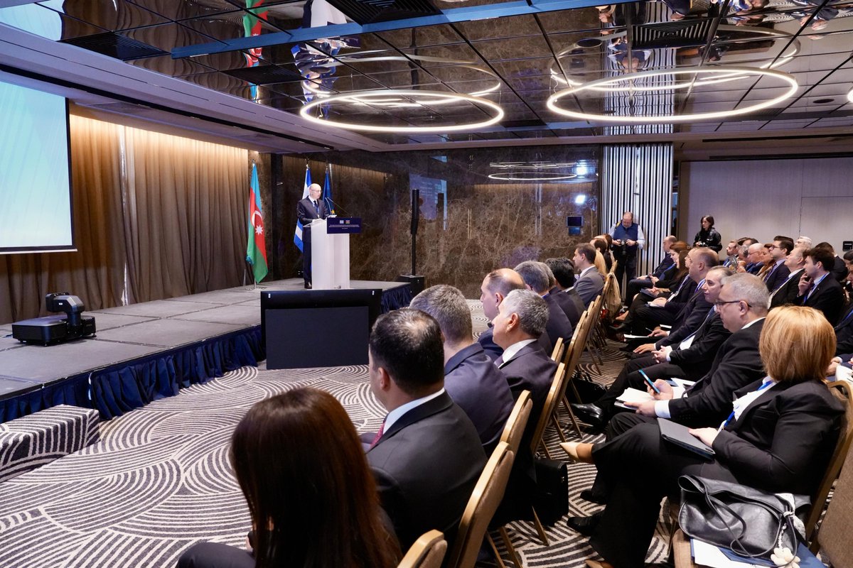 ParvizShahbazov's tweet photo. At the Azerbaijan-Greece #BusinessForum, held in Athens within the 6th meeting of the #IntergovernmentalCommission and attended by the companies, we presented Azerbaijan’s #investment opportunities. We highlighted avenues for advancing investment and business cooperation in #energy, #greenenergyinterconnections, #transport and #logistics, #digitaltechnologies, #industry and other sectors. We invited Greek businesses to benefit from Azerbaijan’s favourable investment environment and regional connectivity opportunities, increase mutual investments, and establish long-term partnerships.
