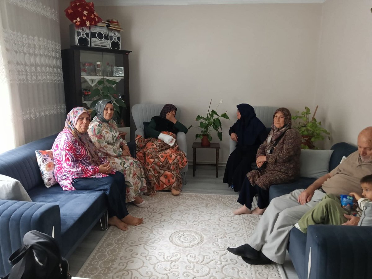 akkadinmamak's tweet photo. Yönetim kurulu Üyemiz Kibar Asarkaya’nın kıymetli annesine geçirmiş olduğu kaza sonrası geçmiş olsun ziyaretinde bulunduk. https://t.co/2NI8Zaop8X