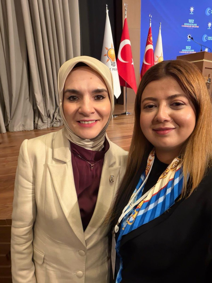 avfatmagulcalim's tweet photo. 📍 AK Parti Genel Merkezi

Aile ve Sosyal Hizmetler Bakanımız Sn.Mahinur ÖZDEMİR GÖKTAŞ ile bir araya geldik.

Hatay’ımızın yeniden ayağa kalkma sürecinde sosyal hizmetler alanındaki hassasiyeti, gayreti ve şehrimize verdiği güçlü destek için Kıymetli Bakanımıza teşekkür ediyoruz.

Hatay’ımızın yaralarını saran, yuvalarına umut taşıyan her çalışmada bu güçlü desteği hissediyoruz.

@MahinurOzdemir 🤍