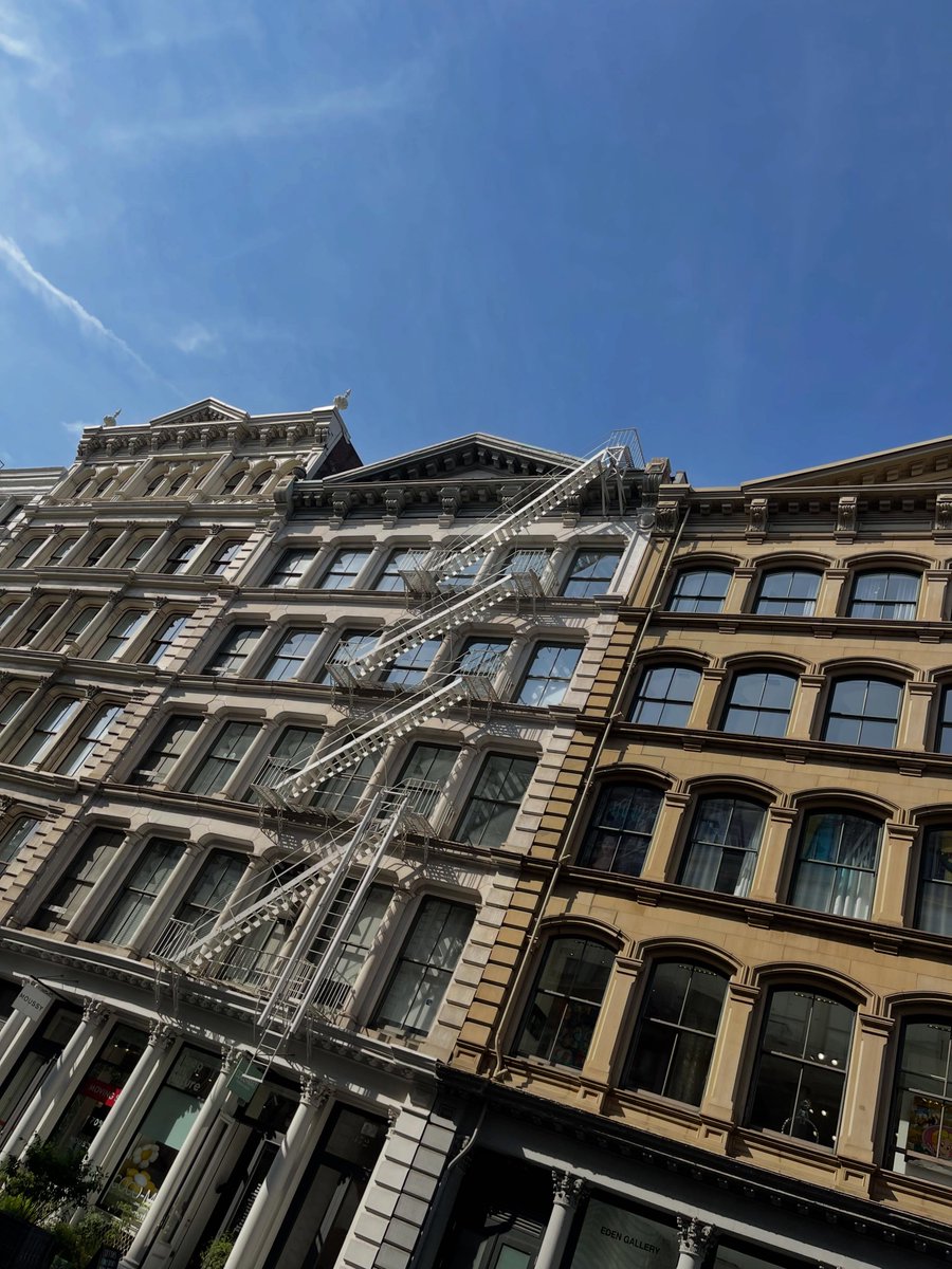 Eula856849's tweet photo. A beautiful day in the city https://t.co/zZRwKh47ho