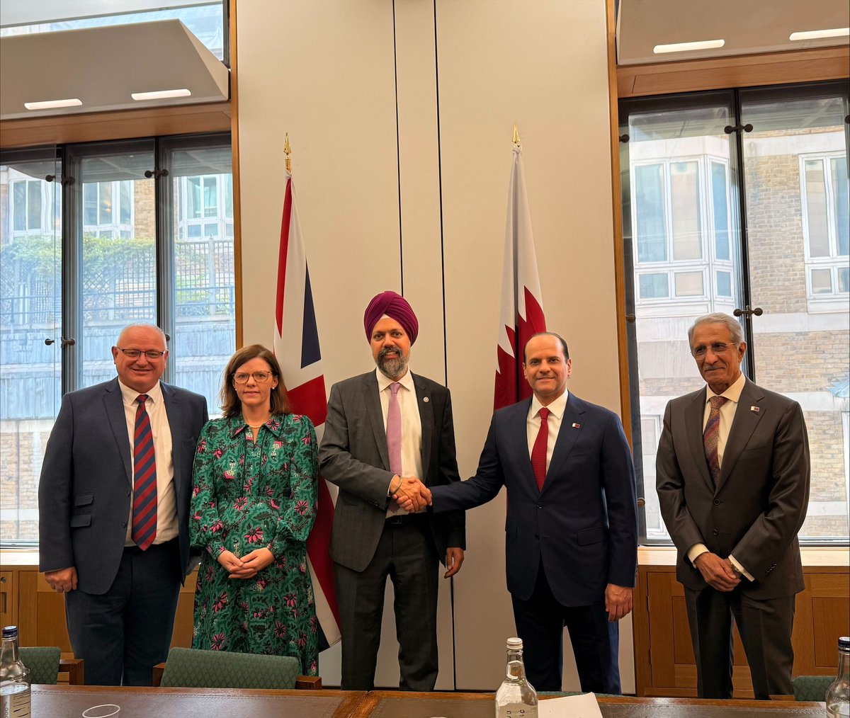 TanDhesi's tweet photo. #Qatar🇶🇦 is one of our closest allies, so it was an honour hosting in #Parliament their Deputy Prime Minister Sheikh Saoud Al Thani and #Qatari Ambassador, alongside our #Defence Committee members, to discuss strengthening 🇬🇧🇶🇦 ties, #security and #peace talks in the #MiddleEast. https://t.co/V7JYi4rBSh