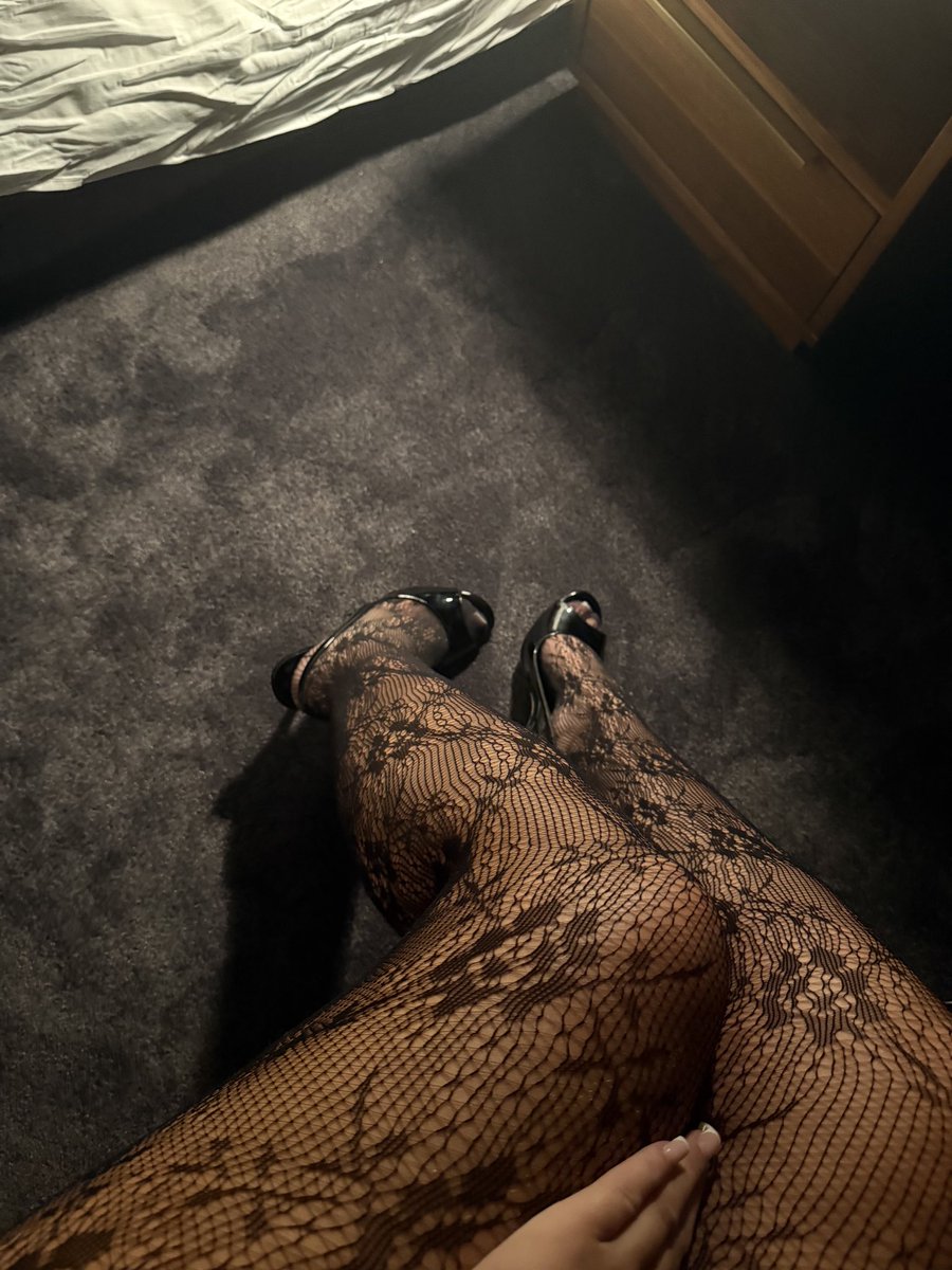 ellietightsx's tweet photo. Heels on or off?🤔 https://t.co/LgaA5Smdb3