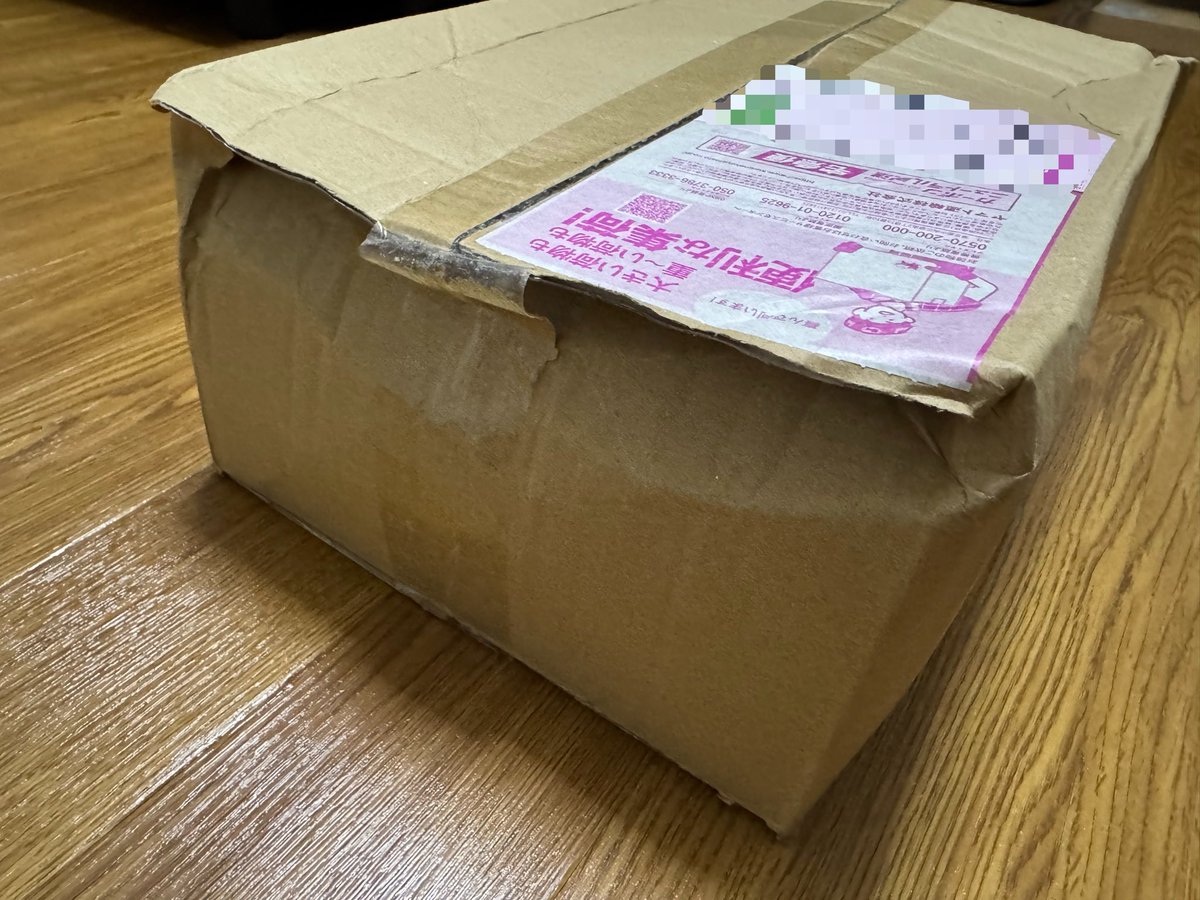 Furusense_168's tweet photo. クラファン届いた！

荷物受け取った時に外箱グチャグチャで中ヤバイか？と思って動画回しながら開けたけど中身は無事で良かった… https://t.co/CjuIUHwRDC
