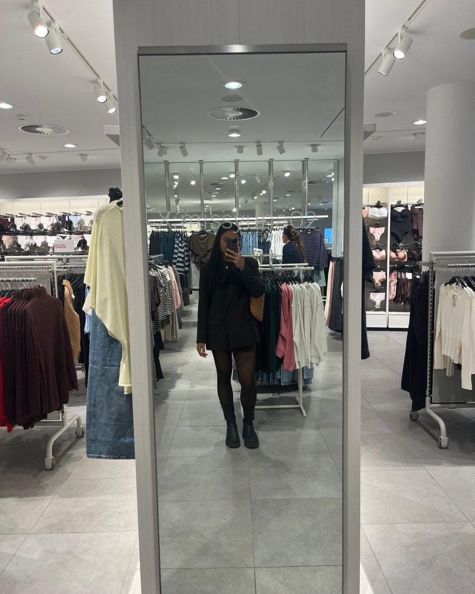 missyuna02's tweet photo. Ihr schuftet, ich shoppe. Asian Baddie, euer Geld, mein Vibe.

#godess https://t.co/qY3z4yuilE