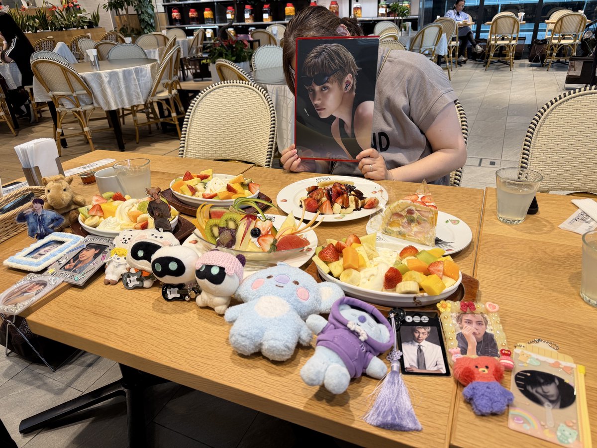 613_ARMY124_jin's tweet photo. 昨日山口からのテテペンを迎えてのホカンス
器用な彼女からの手編みのソンムルも可愛い🧶
久しぶりに1人は来れなかったけど皆んな集まれてずーっと笑って笑って楽しかった〜
今回私はホカンスは途中退場だったけどまた集まれたらいいな♡
#BTSARMY https://t.co/E5qJiWA6sj