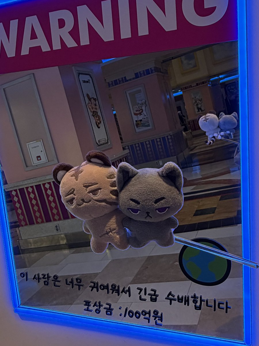 _salty_xx's tweet photo. 잠실 왔으면 작가님 사인 보고 가야쥥🫶🏻
이제 집에 가자! https://t.co/0P5N9kUIkL