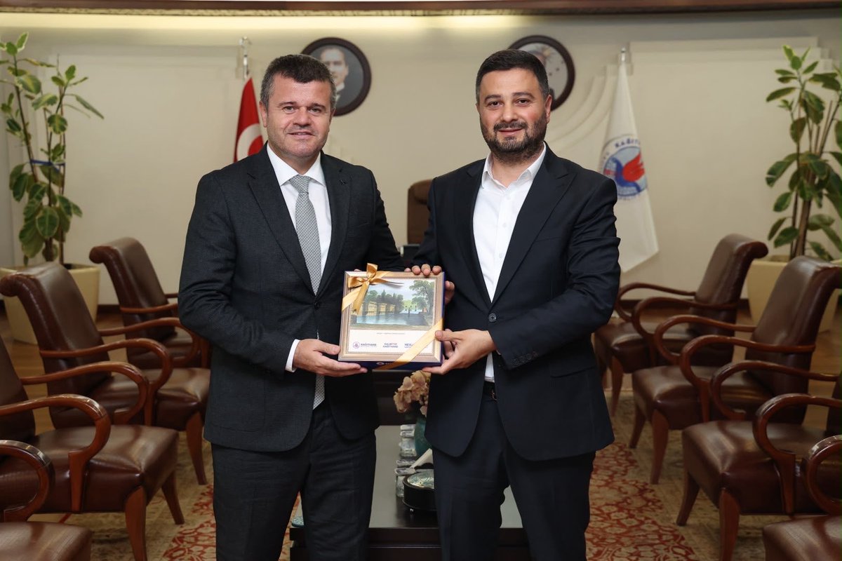 MevlutOztekin's tweet photo. İstanbul Gençlik ve Spor İl Müdürümüz Seyda Dursun'u belediyemizde misafir ettik. İlçemize kazandıracağımız gençlik ve doğa kampı çalışmalarımızı değerlendirdik. Nazik ziyaretleri için teşekkür ediyorum. https://t.co/naBXFyoNUy