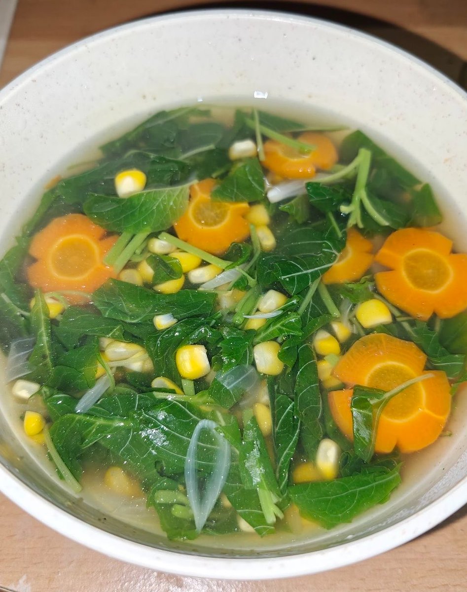 hopefulhob's tweet photo. kalian lebih suka tumis sayur atau sop sayur?? 🥬 https://t.co/hWS7kKWcUI