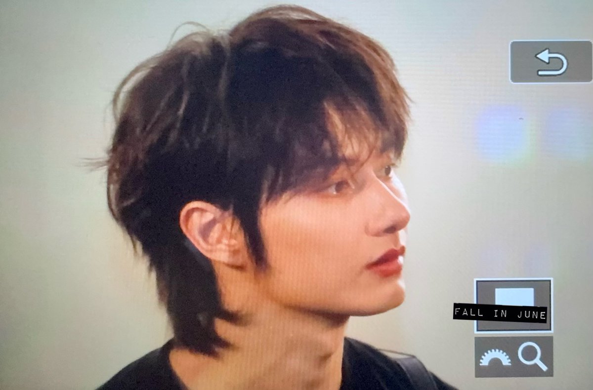 Jun960610net's tweet photo. 261001 프리뷰
준아 오랜만이야
#SEVENTEEN #세븐틴 #JUN #文俊辉 #문준휘 #준 #ジュンピ #ジュン https://t.co/IA6ZLfOgjW