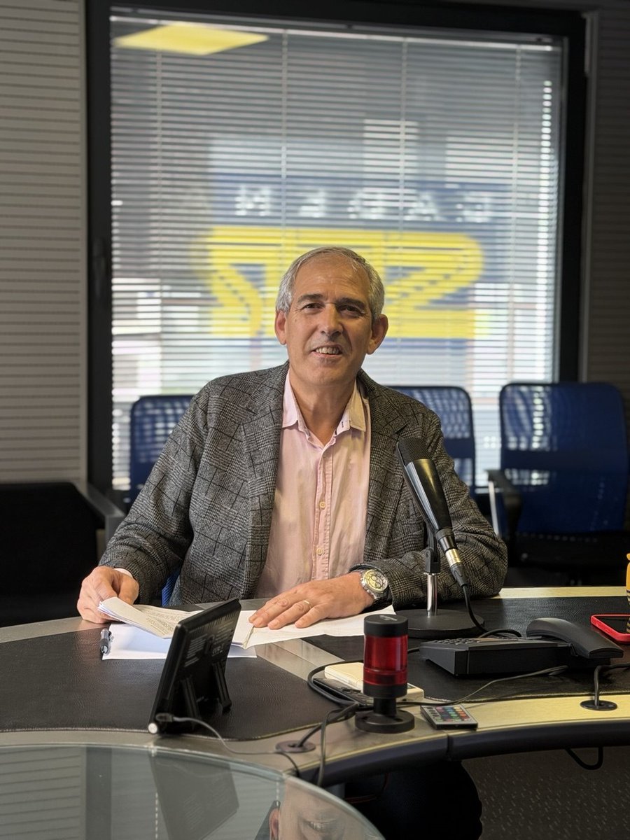 LeonAyto's tweet photo. 📻 El portavoz del Equipo de Gobierno del Ayuntamiento de León, Vicente Canuria, responde en directo a los oyentes de @RadioLeonSER en una nueva edición de la 'Hoja de reclamaciones'.

➡️ Puedes escucharlo en la 92.6 y a través de su página web: https://t.co/tcuM73fc0M

#LeónEsp https://t.co/NKsXw3Hjg2