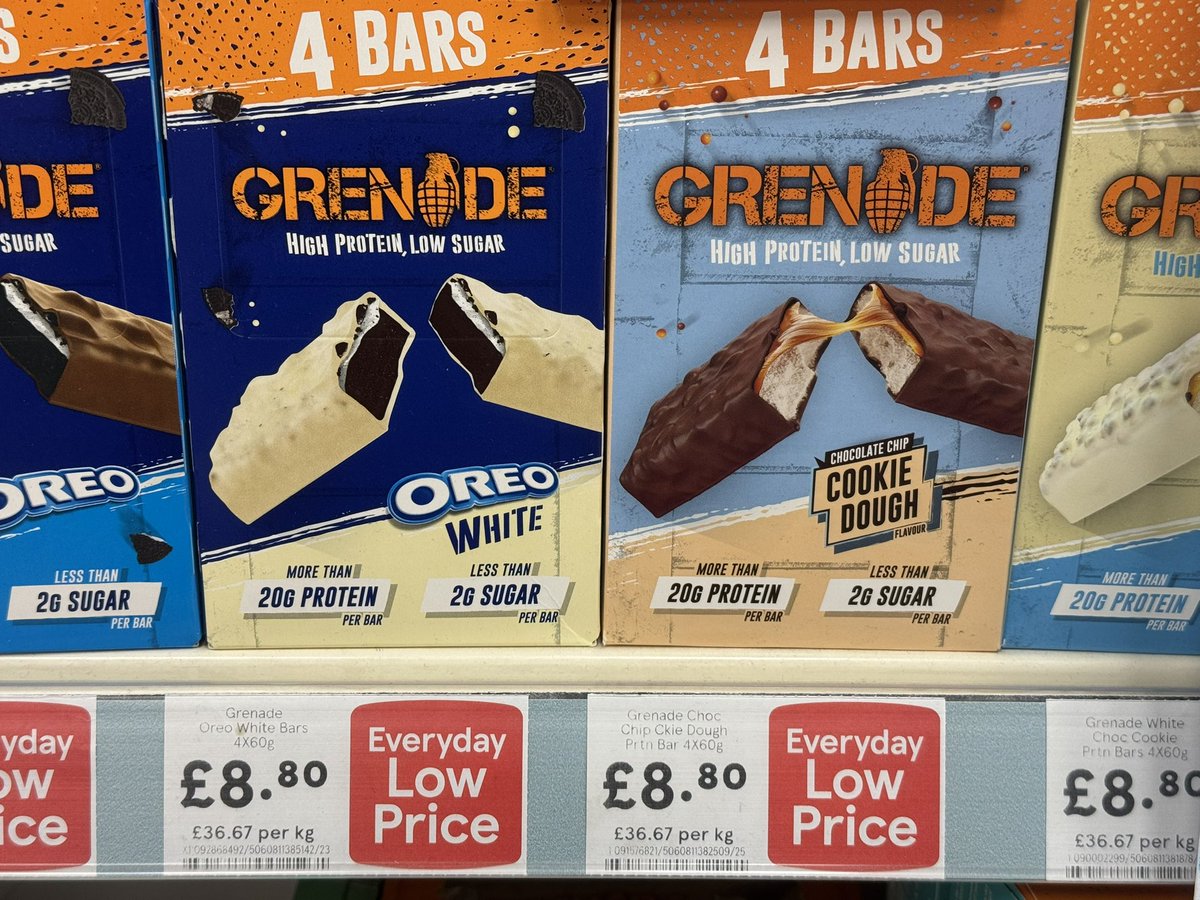 ScienceNelson's tweet photo. The importance of numeracy via protein bars. Buying in bulk is cheaper, right?

A box of 10 @ £23 = £2.30 a bar.

A pack of 4 @ £8.80? £2.20 a bar.

A single bar… £1.80 (with clubcard).

So I’d pay £5 more buying in bulk for a box of 10. Do supermarkets think we can’t do maths? https://t.co/eFCdw3Mp4k
