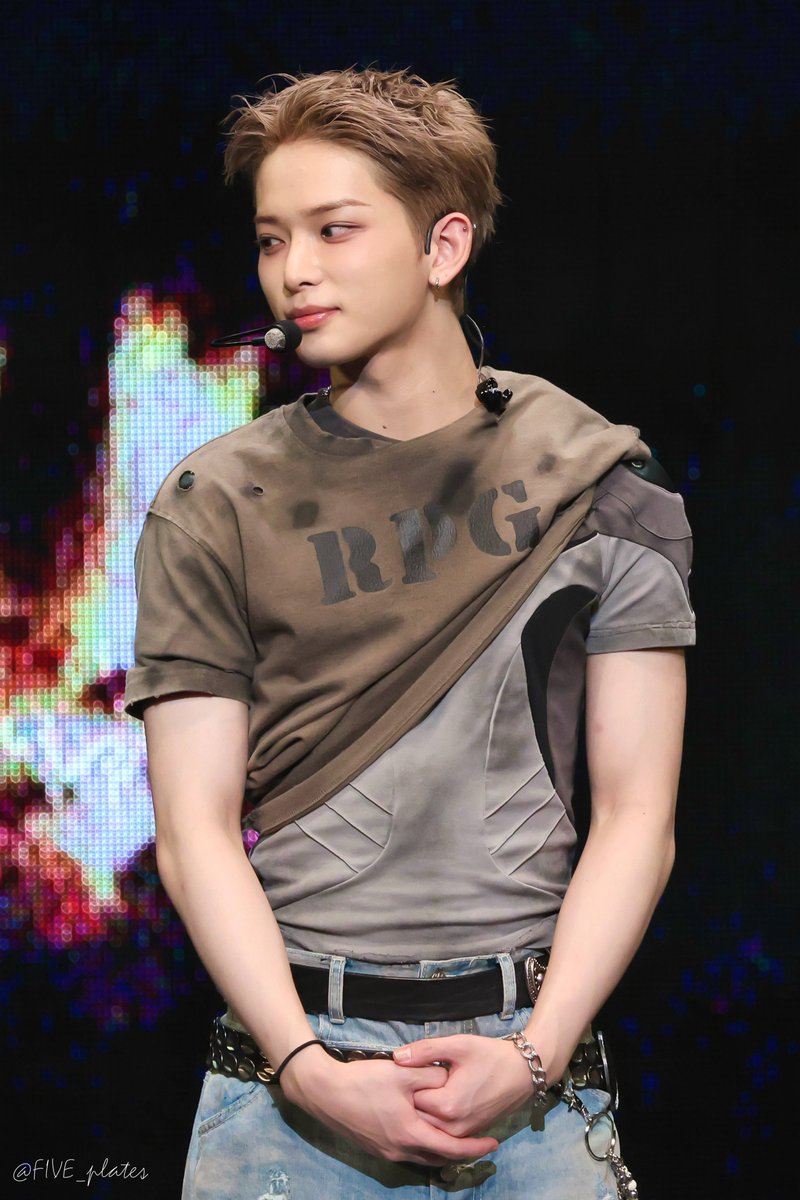 FIVE_plates's tweet photo. 260921 'Mark on Me'
&amp;TEAM SHOWCASE 公式撮影席

🤍🤍

#andTEAM #MarkonMe #andTEAM_HARUA #앤팀 #HARUA #하루아 #ハルア https://t.co/pr3SzVq4tC