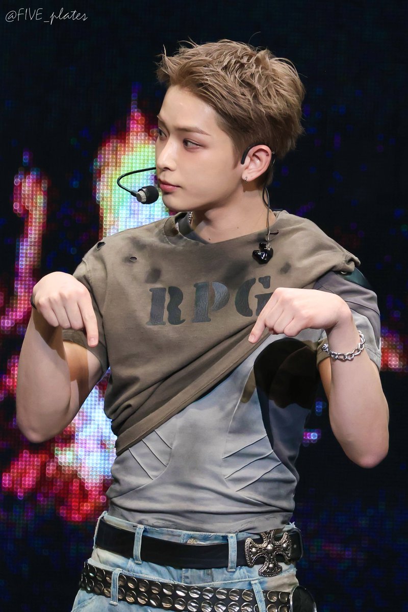 FIVE_plates's tweet photo. 260921 'Mark on Me'
&amp;TEAM SHOWCASE 公式撮影席

🤍🤍

#andTEAM #MarkonMe #andTEAM_HARUA #앤팀 #HARUA #하루아 #ハルア https://t.co/pr3SzVq4tC