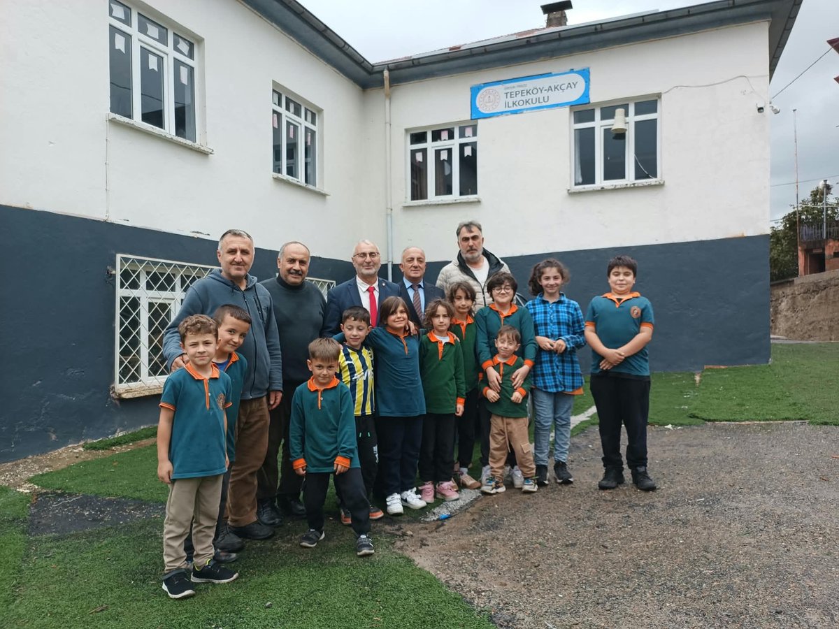 pirazizmem's tweet photo. İlçemiz Millî Eğitim Müdürü Yunus AYDIN, Millî Eğitim Bakanlığınca gerçekleştirilen rotasyon kapsamında Tirebolu İlçe Millî Eğitim Müdürlüğüne atanmasının ardından ilçemizdeki okullara veda ziyaretleri devam etti. Ziyaretlere İlçe Milli Eğitim Şube Müdürü Bülent YILMAZeşlik etti https://t.co/aMrVcdfpsi