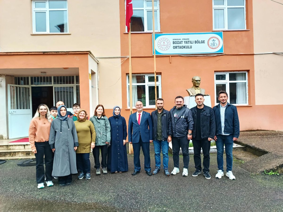 pirazizmem's tweet photo. İlçemiz Millî Eğitim Müdürü Yunus AYDIN, Millî Eğitim Bakanlığınca gerçekleştirilen rotasyon kapsamında Tirebolu İlçe Millî Eğitim Müdürlüğüne atanmasının ardından ilçemizdeki okullara veda ziyaretleri devam etti. Ziyaretlere İlçe Milli Eğitim Şube Müdürü Bülent YILMAZeşlik etti https://t.co/aMrVcdfpsi