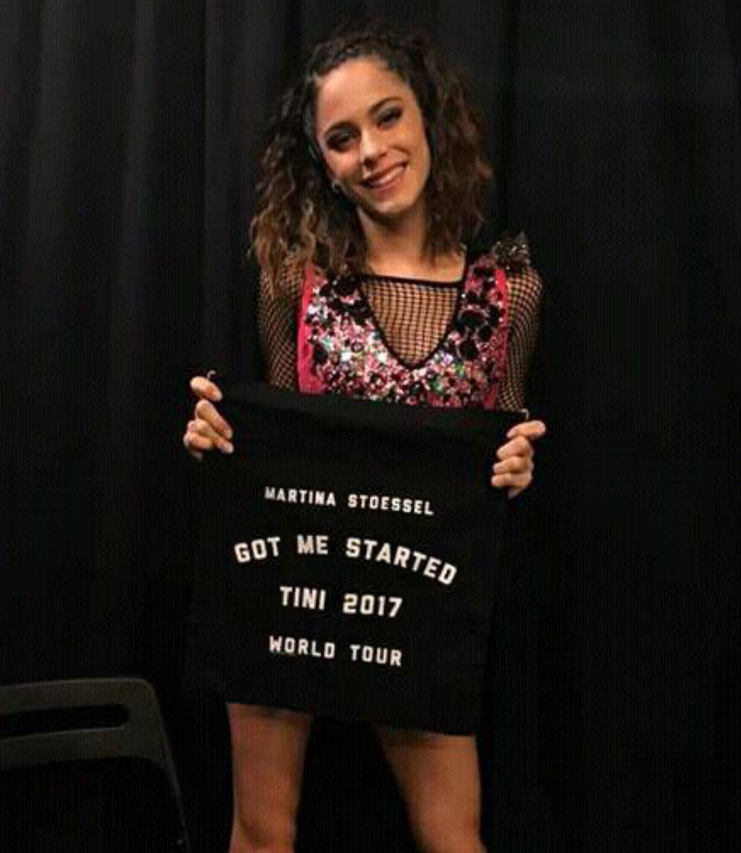 tttstoesselglow's tweet photo. primera gira              🥹                 última gira https://t.co/EtZOoq7khC