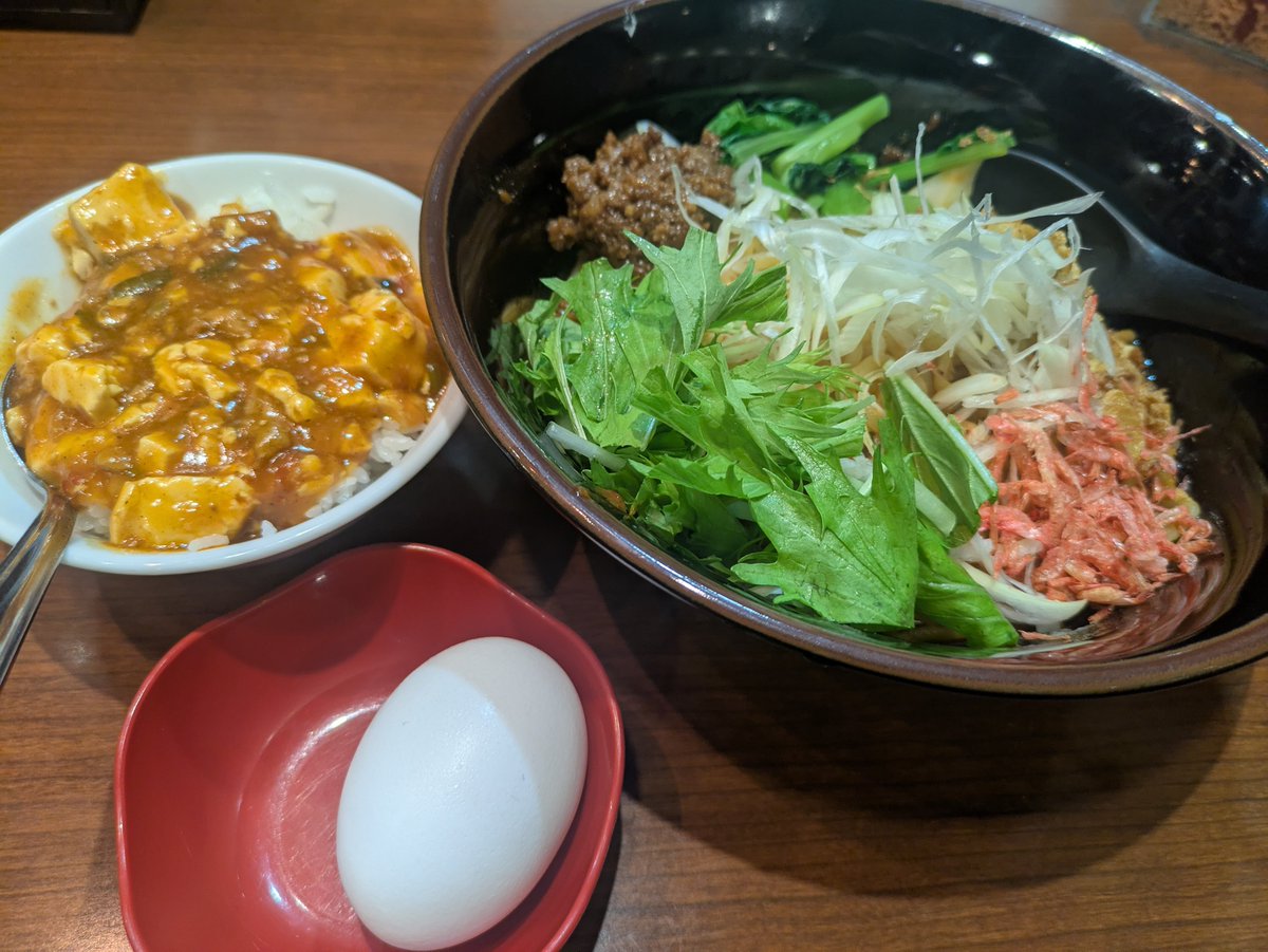 OdohRyota's tweet photo. 夕飯。汁なし担々麺とミニ麻婆丼 https://t.co/iXq6QL5ma7