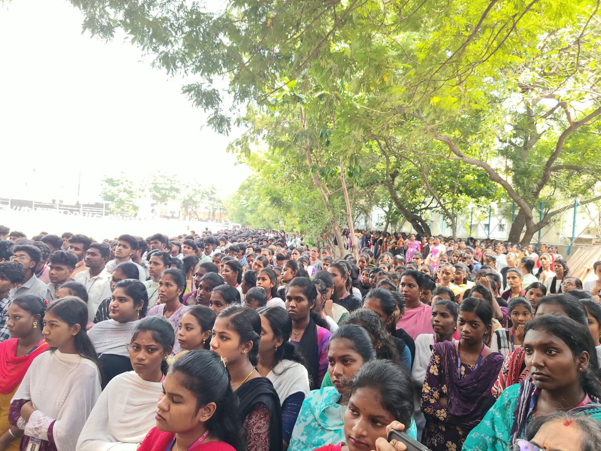 chennaipolice_'s tweet photo. 🚫 போதைப்பொருள் இல்லா சமூகத்தை உருவாக்கும் நோக்கில், கொடுங்கையூர் முத்துக்குமாரசுவாமி கல்லூரியில் மாணவர்களுக்கு போதைப்பொருள் தடுப்பு மற்றும் அதன் தீமைகள் குறித்த விழிப்புணர்வு நிகழ்ச்சி நடைபெற்றது. மாணவர்களிடையே போதைப்பொருள் பயன்பாட்டிற்கு எதிரான விழிப்புணர்வையும், பாதுகாப்பான மற்றும் பொறுப்பான வாழ்க்கை முறையையும் ஊக்குவிக்கும் வகையில் விழிப்புணர்வு ஏற்படுத்தப்பட்டது.

🚫 A Drug Awareness Programme was conducted at Muthu Kumarswamy College, Kodungaiyur to educate students about the harmful effects of drug abuse and promote awareness against substance use.

#DrugFreeChennai #DrugAwareness #ChennaiPolice #Chennai