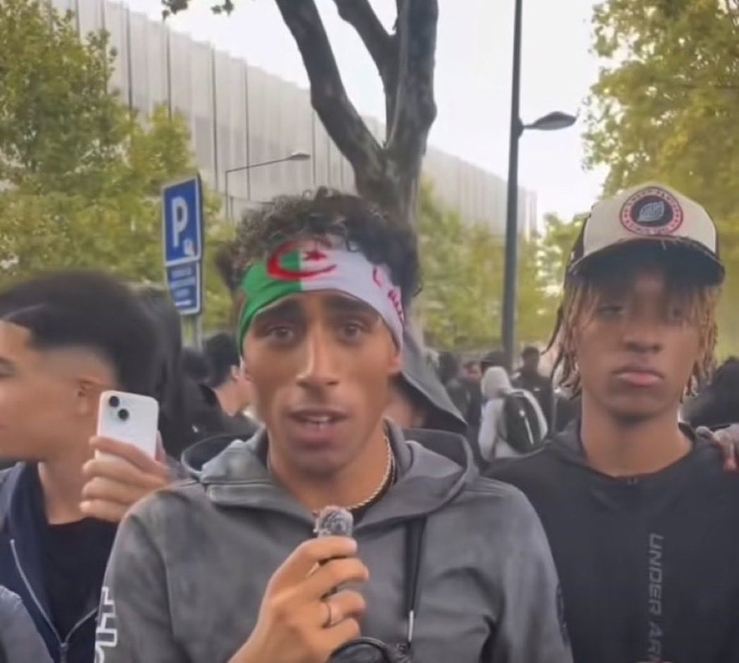 JefHugo99582's tweet photo. LES VOILÀ, LES LYCÉENS EN COLÈRE QUI VEULENT DÉTRUIRE LA FRANCE .. 
BRAVO À LA GAUCHE !!! https://t.co/a8vXzU4EWS