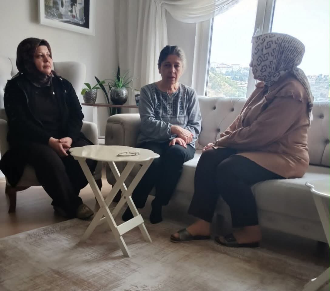 akkadinmamak's tweet photo. Üreğil mahallesi sakinlerinden Nuriye Demirtop’un kızı Betül Demirtop için taziye ziyaretinde bulunduk. Rabbim rahmetiyle muamele eylesin. https://t.co/rYlwZzClvt