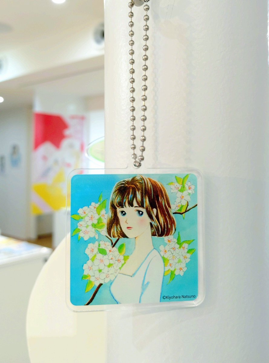 anayuko's tweet photo. 🌟清原なつの  松苗あけみ  二人展🌟

清原なつのグッズ✨
アクリルキーホルダー２種類✨

花岡ちゃんのアクキー、めちゃくちゃ可愛い💕
「花図鑑」の梨花ちゃんも可愛いすぎます😆

ぜひ両方GETしてください‼️

10月2日より東京・吉祥寺にて開催💫
https://t.co/6TBWmXFXfl https://t.co/qWGBAR9zxG