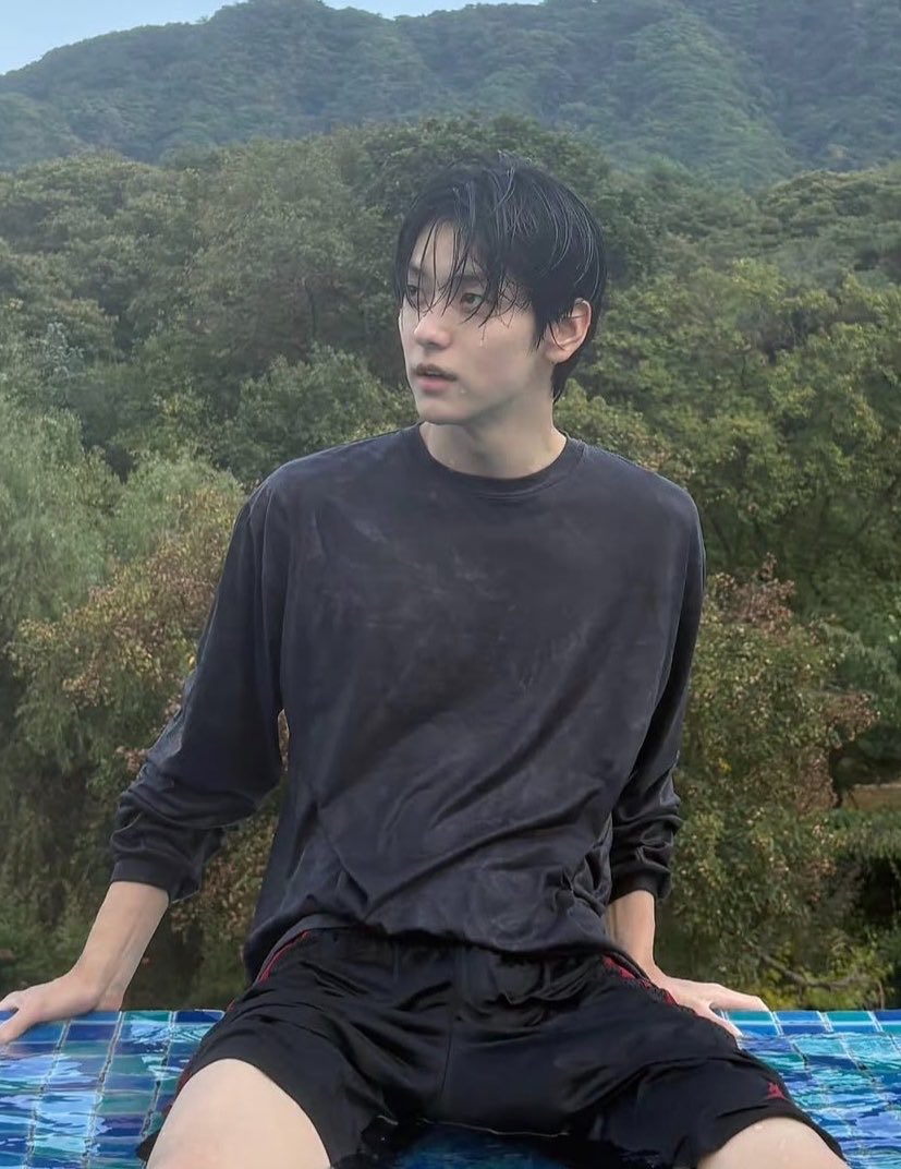lovergyuu's tweet photo. he's so dada im gonna give him my babies https://t.co/CroSl6GYkP