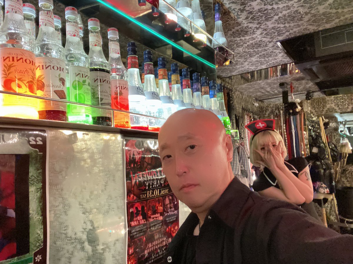takedakouryu's tweet photo. 今日から10月。
昨日「9月も終わりですね」なんて話していたのに、一夜明ければ、もう新しい月の始まりです。
カレンダーを一枚めくるだけなのに、月が変わると少しだけ気持ちも新しくなるから不思議なものですね。

そして10月といえば、秋本番。

食欲の秋、読書の秋、スポーツの秋……
いろいろありますが、

私としてはやっぱり「お酒の秋」でいきたいところです。

皆様、10月最初の木曜日の夜、いかがお過ごしでしょうか。
武田亨龍です。

本日もエルドラドにおります。

10月最初の乾杯に。
仕事終わりの一杯に。
なんとなく誰かと話したくなった夜に。

美味しいお酒と他愛もない話で、
新しい月の始まりをご一緒しませんか。

10月もたくさんの方と楽しい夜を過ごせれば嬉しいです。

今宵もエルドラドでお待ちしております。