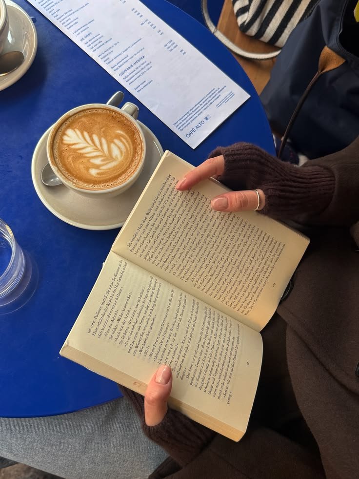 scarlettwants's tweet photo. it's gonna be a bookish month https://t.co/8mONiBnm9d