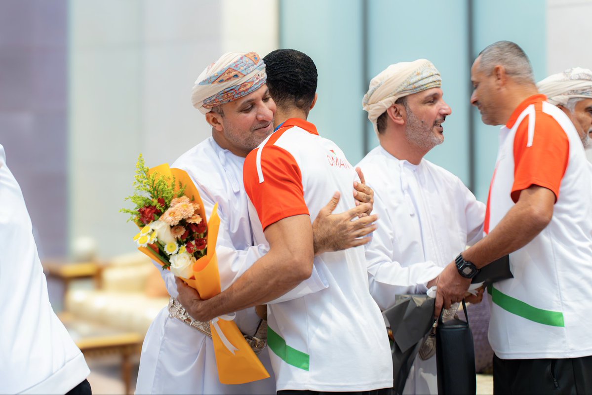 OmanOlympics's tweet photo. 📸| بميداليتين آسيويتين، عاد أبطال منتخبنا الوطني لألعاب القوى إلى أرض الوطن بعد مشاركتهم في دورة الألعاب الآسيوية الـ20، وكان في مقدمة استقبالهم سعادة باسل بن أحمد الرواس وكيل وزارة الثقافة والرياضة والشباب للرياضة والشباب. 🥈🥉

#ناغويا2026 | #AichiNagoya2026 https://t.co/9A6QWIkvPQ