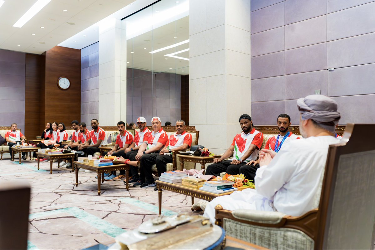 OmanOlympics's tweet photo. 📸| بميداليتين آسيويتين، عاد أبطال منتخبنا الوطني لألعاب القوى إلى أرض الوطن بعد مشاركتهم في دورة الألعاب الآسيوية الـ20، وكان في مقدمة استقبالهم سعادة باسل بن أحمد الرواس وكيل وزارة الثقافة والرياضة والشباب للرياضة والشباب. 🥈🥉

#ناغويا2026 | #AichiNagoya2026 https://t.co/9A6QWIkvPQ