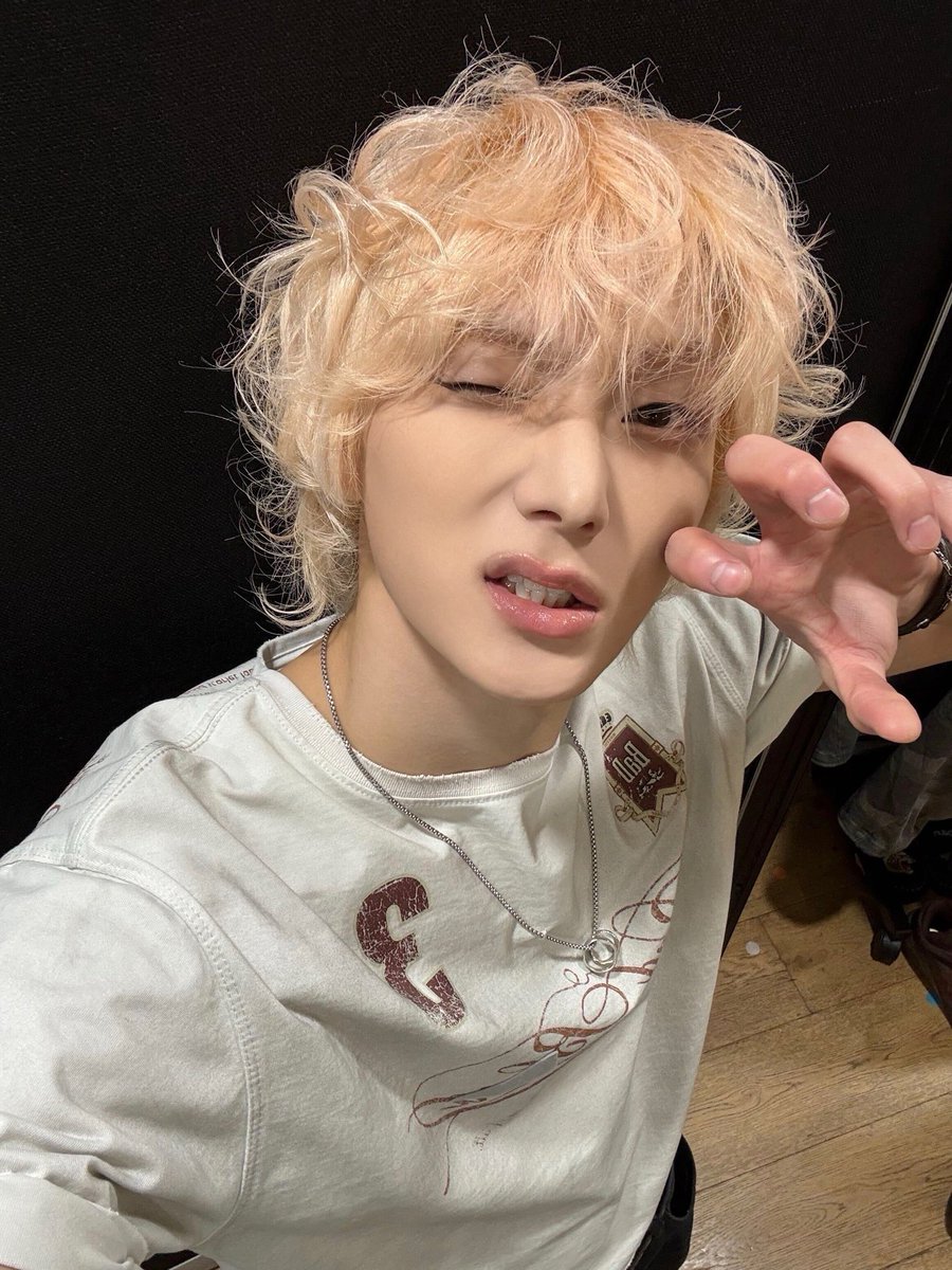 notesofsh's tweet photo. 261001 sungho weverse post #성호

"first broadcast is oveeer" https://t.co/2RaD8GZ3wL
